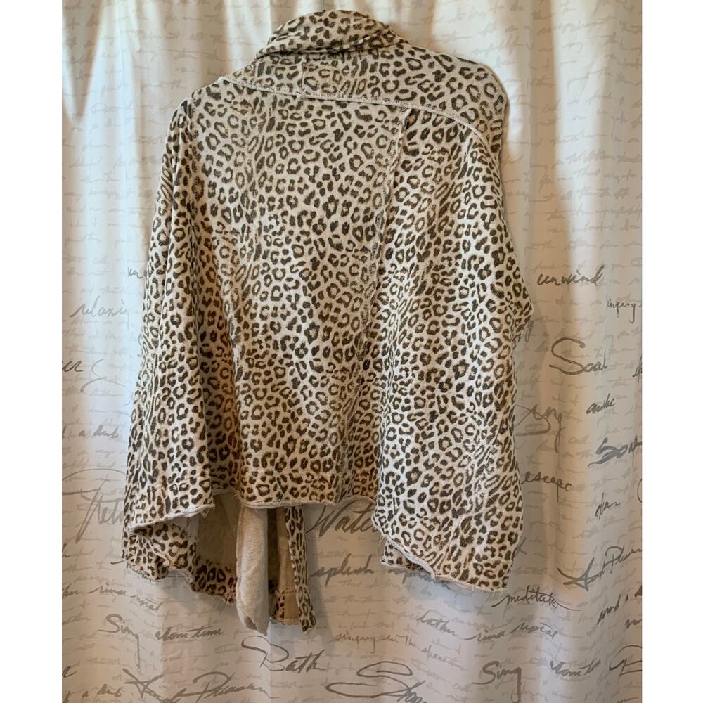 Free People We The Free Leopard Oversized Snap Button Sweater XS - Picture 3 of 5